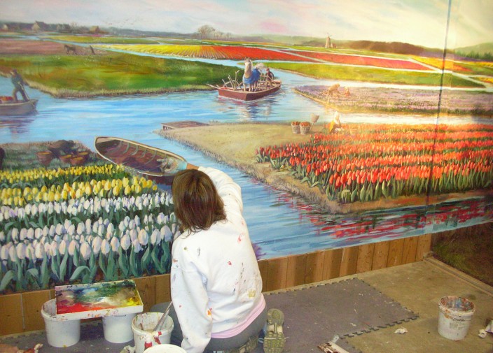 Mural time. Yes, they even paint tulips on the walls around here